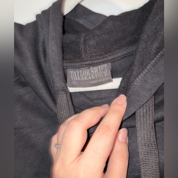 NWOT Taylor Swift M Graphic Hoodie - Picture 4 of 5